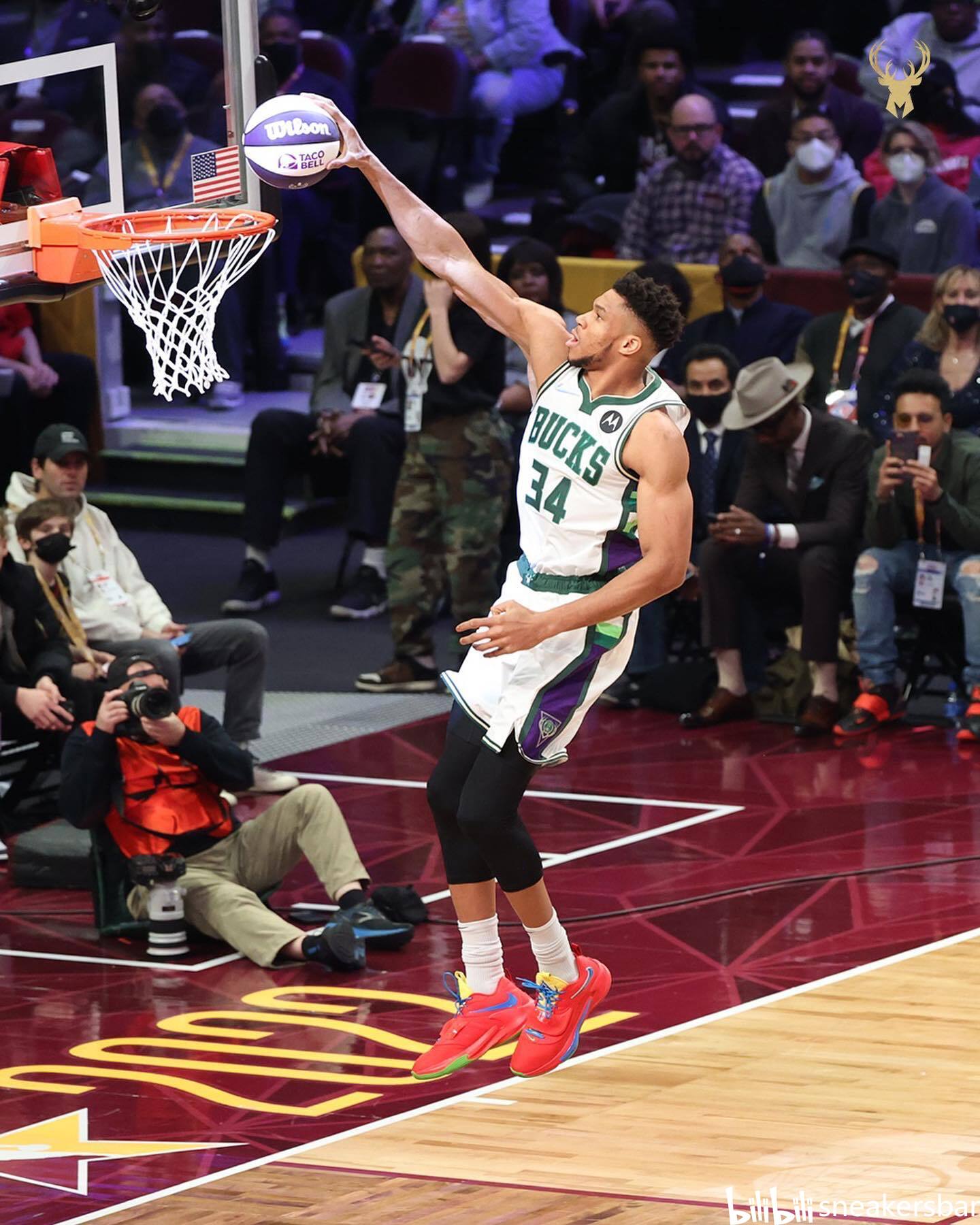 [NBA]小波特横传助攻 约基奇三分压哨命中.